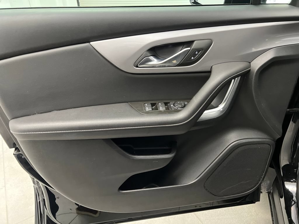 Used 2025 Chevrolet Blazer LT FWD image 14