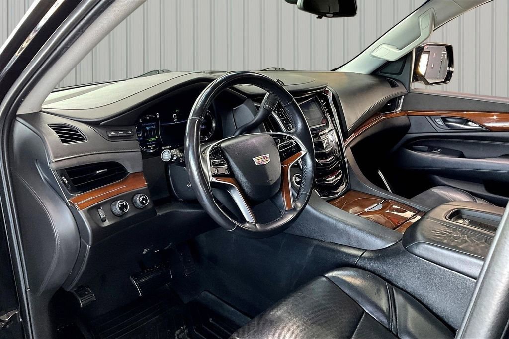 Used 2017 Cadillac Escalade Luxury AWD/4WD image 17