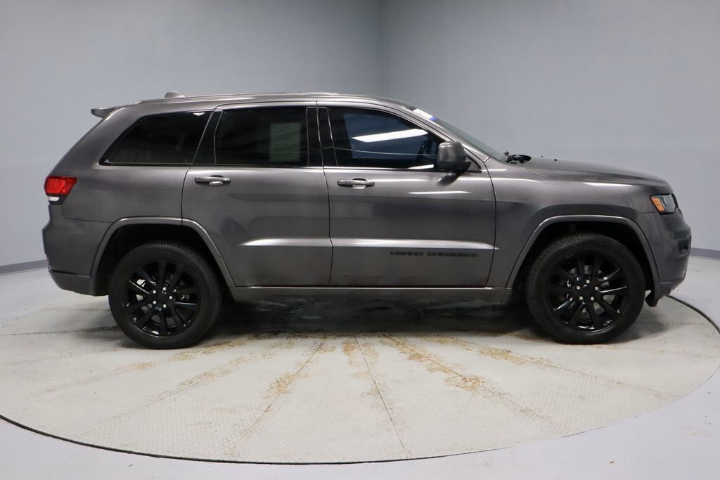 Used 2020 Jeep Grand Cherokee Altitude image 13