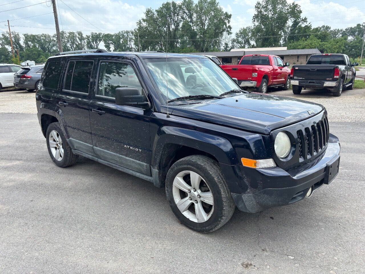 Used 2011 Jeep Patriot Latitude w/ Sun/Sound Group AWD/4WD image 7