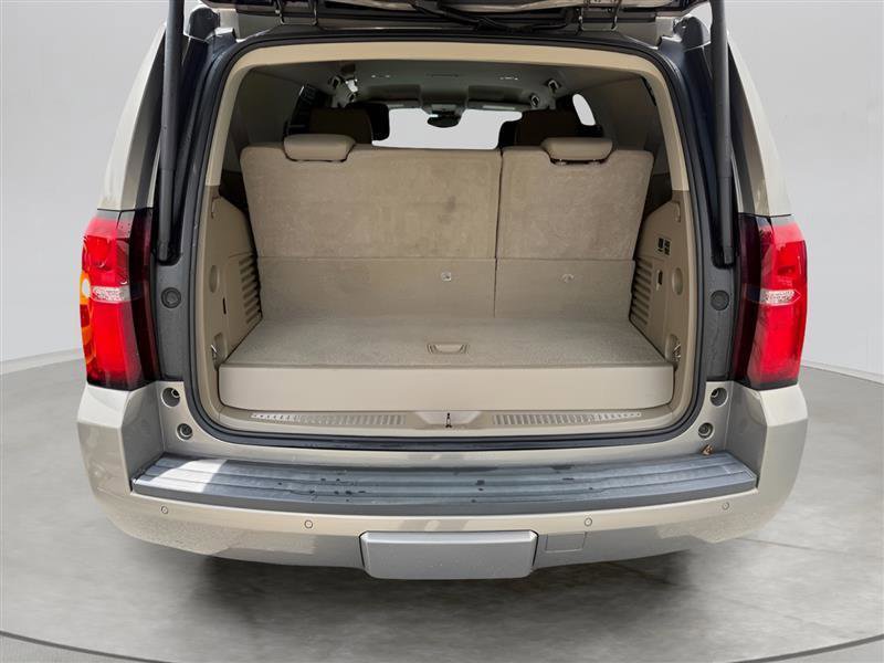 Used 2018 Chevrolet Tahoe LT w/ Luxury Package RWD image 17