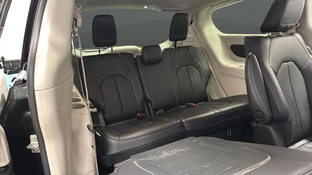 Used 2023 Chrysler Pacifica Touring-L FWD image 25