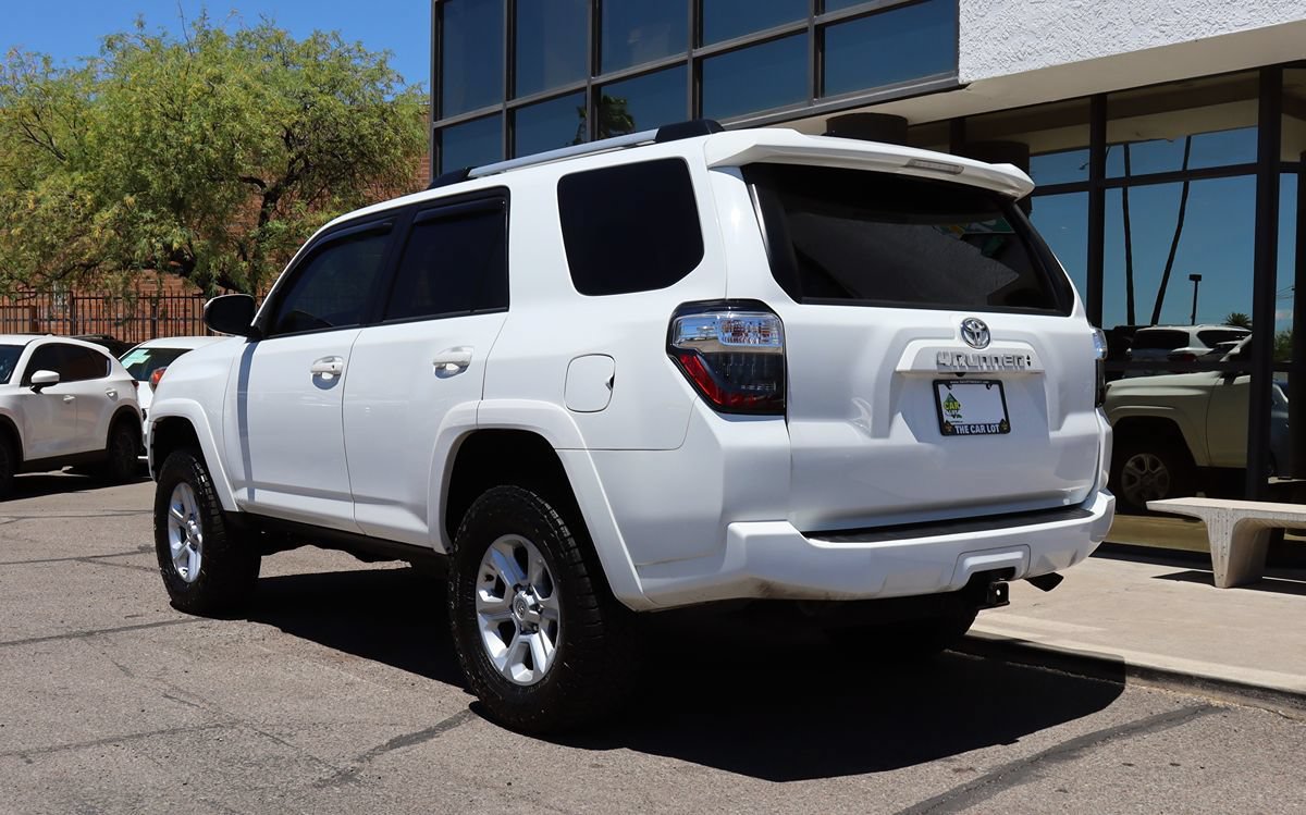 Used 2022 Toyota 4Runner SR5 AWD/4WD image 9