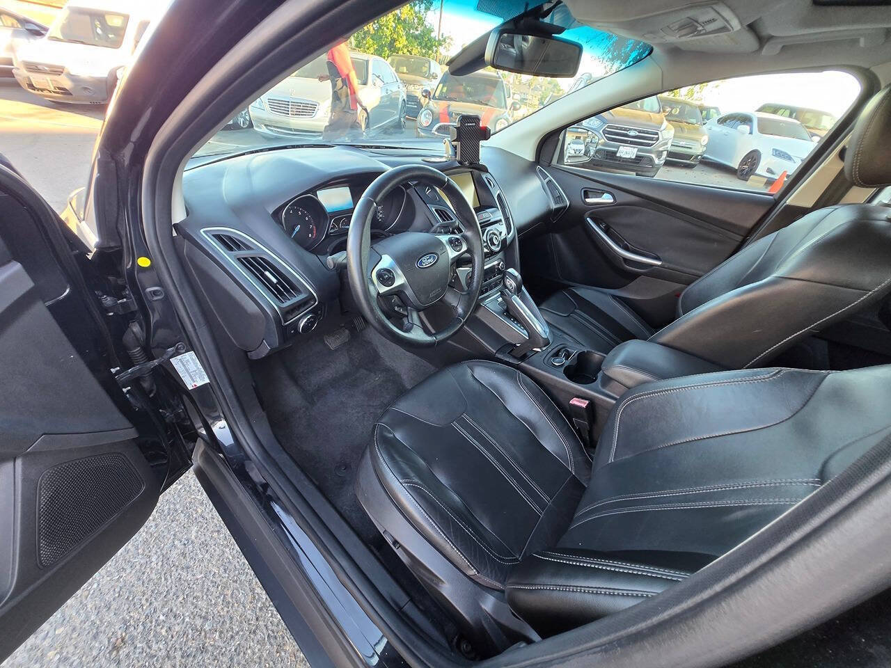 Used 2012 Ford Focus Titanium FWD image 22