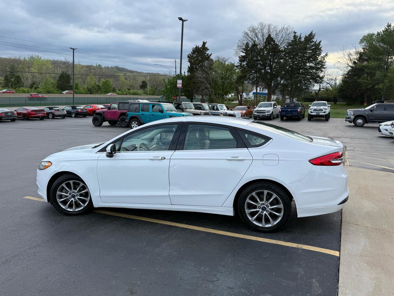 Used 2017 Ford Fusion SE image 6