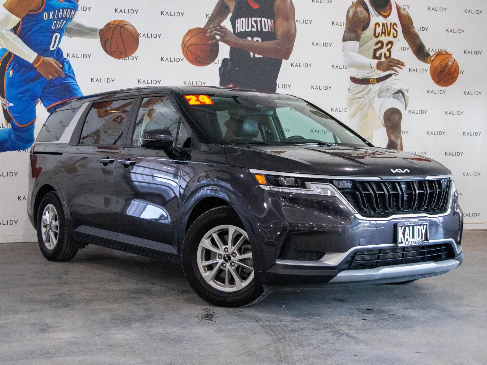 Used 2024 Kia Carnival LX image 2