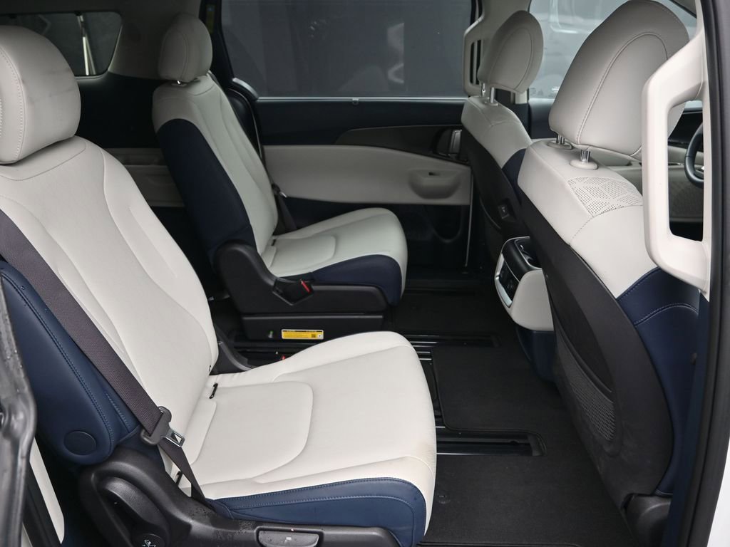 New 2025 Kia Carnival SX w/ SX Dark Edition Package image 37