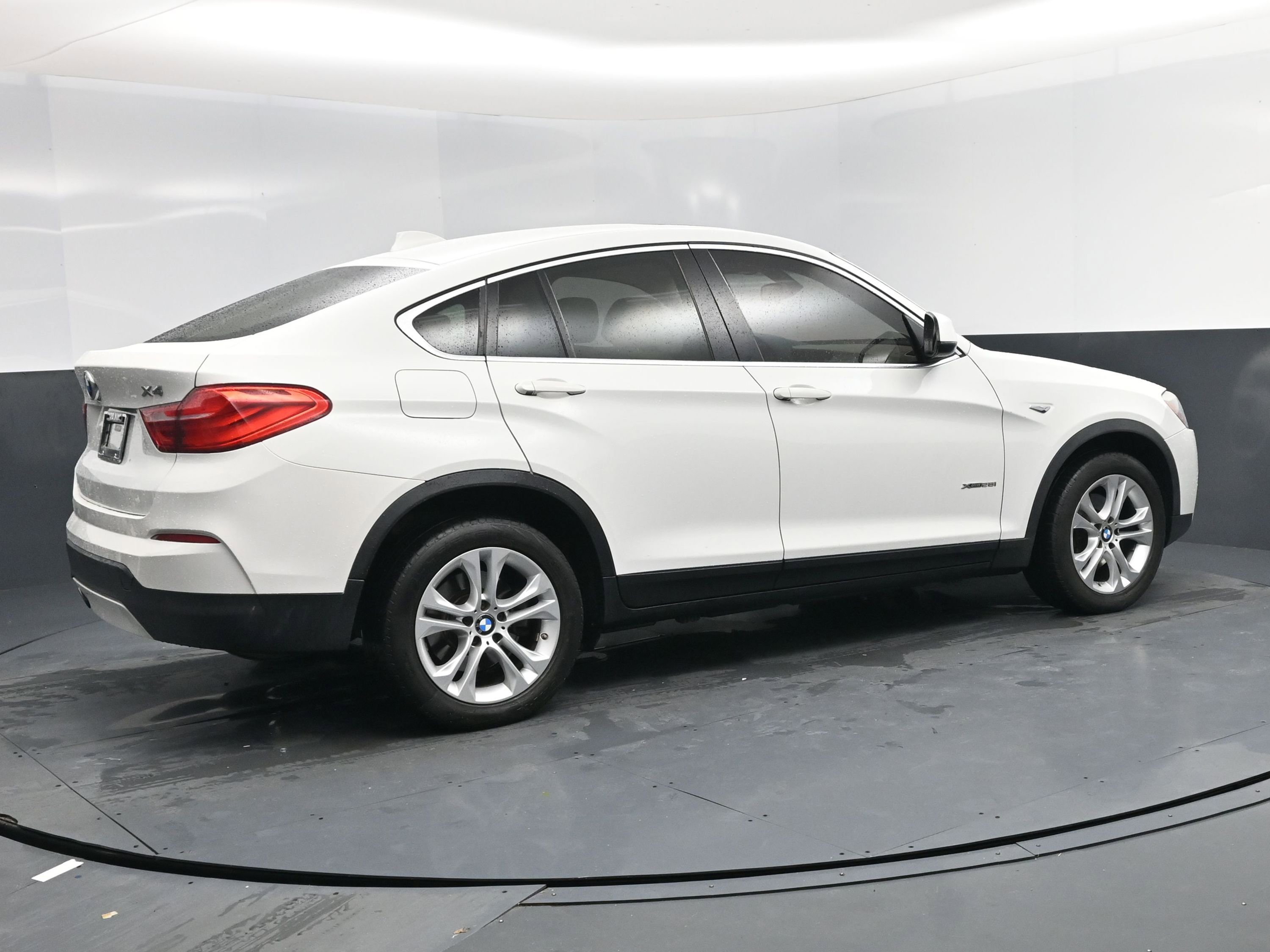 Used 2017 BMW X4 xDrive28i image 4
