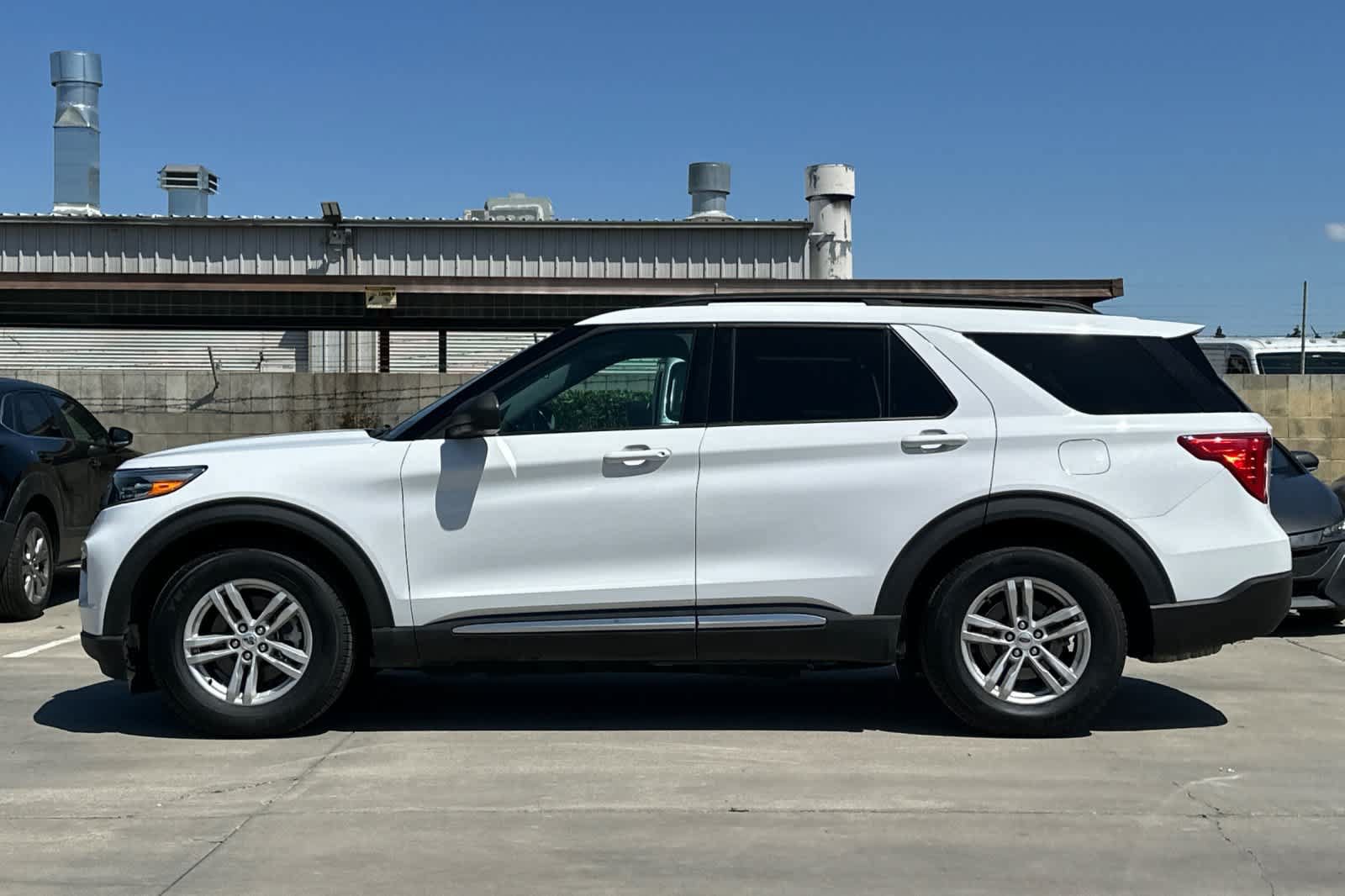 Used 2021 Ford Explorer XLT RWD image 6