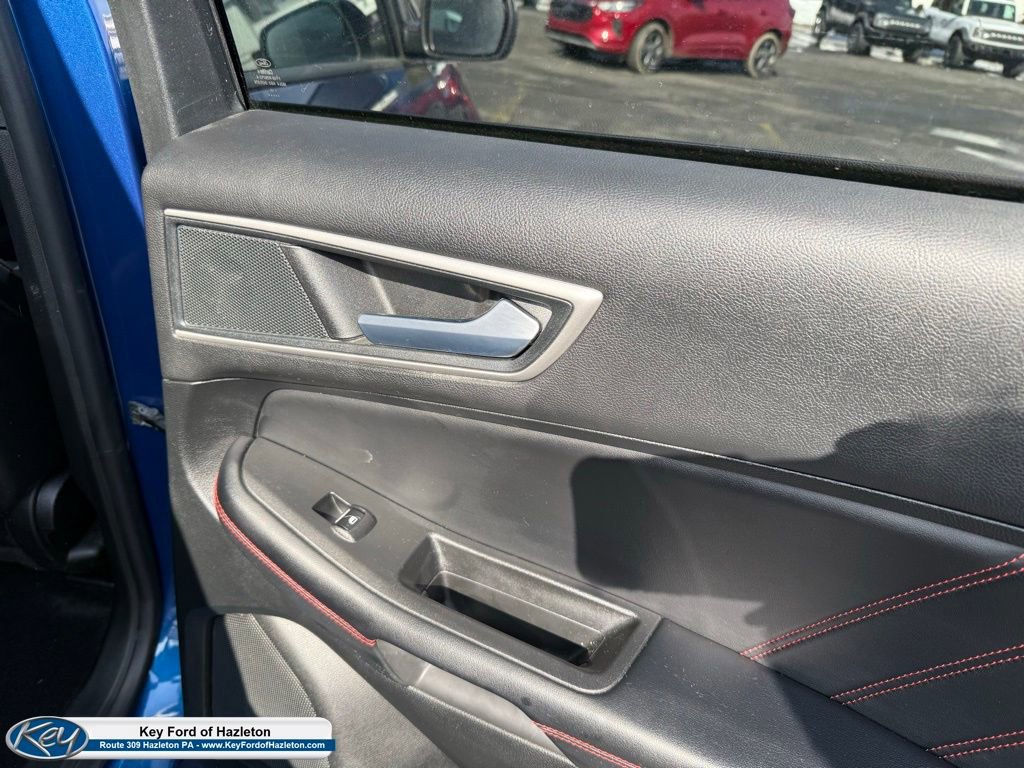 Used 2023 Ford Edge ST-Line w/ Cargo Accessory Package image 31