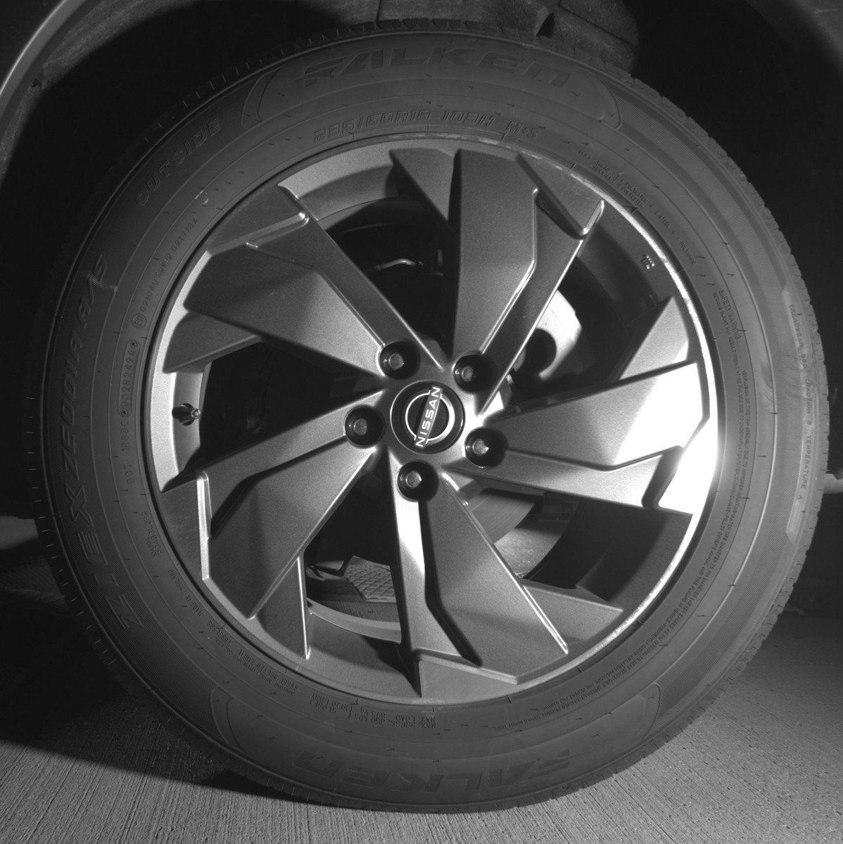 Used 2025 Nissan Rogue SV FWD image 14