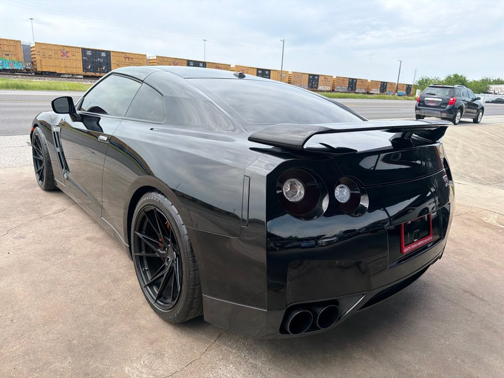 Used 2010 Nissan GT-R Premium AWD/4WD image 31