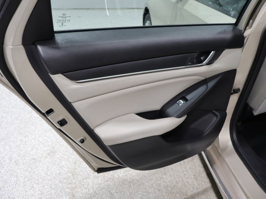 Used 2018 Honda Accord EX image 19