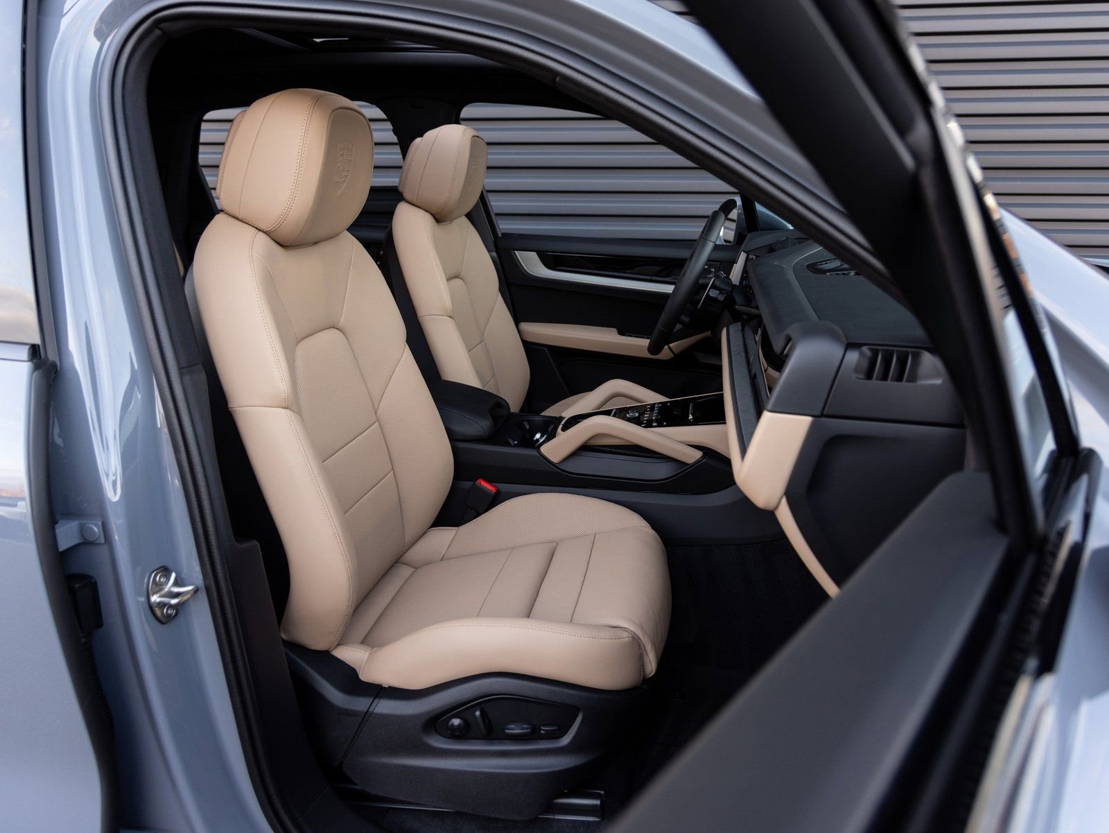 Certified 2026 Porsche Cayenne E-Hybrid image 33