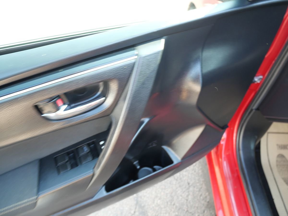 Used 2018 Toyota Corolla LE w/ Carpet Mat Package (TMS) image 15