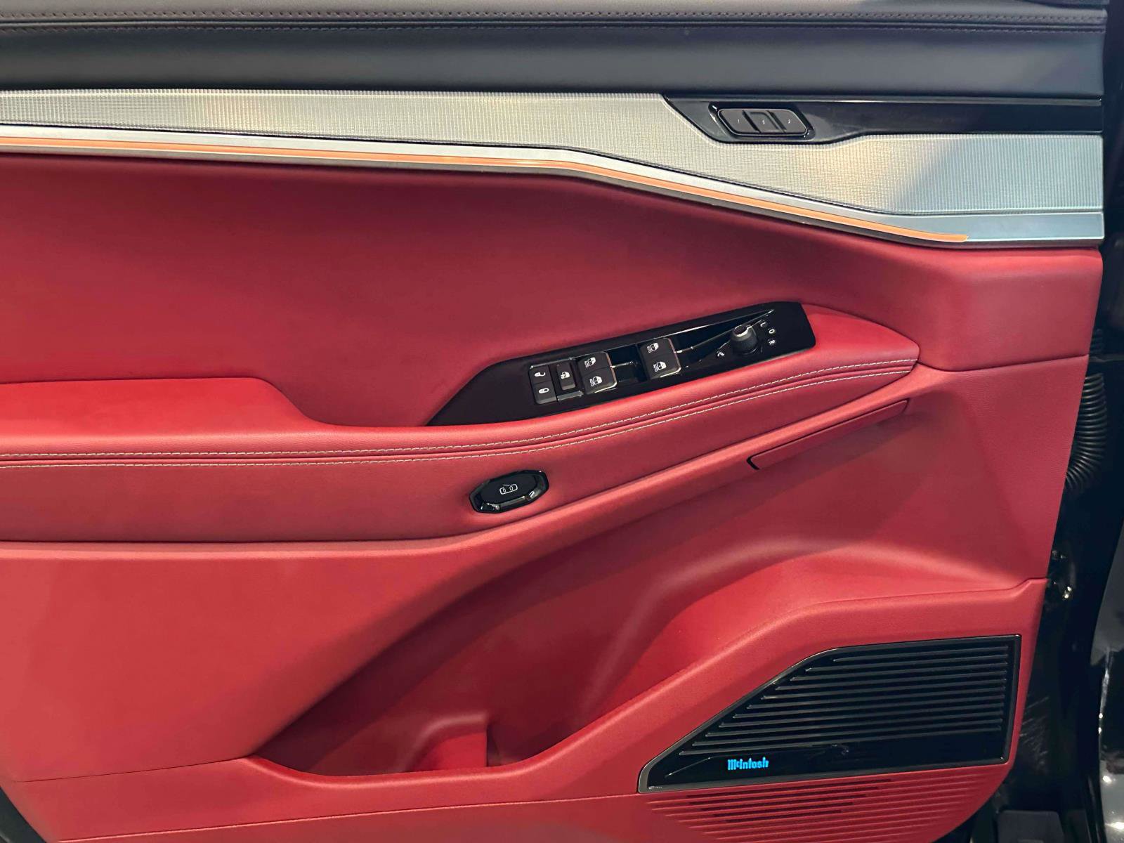 Used 2024 Jeep Wagoneer Launch Edition image 17