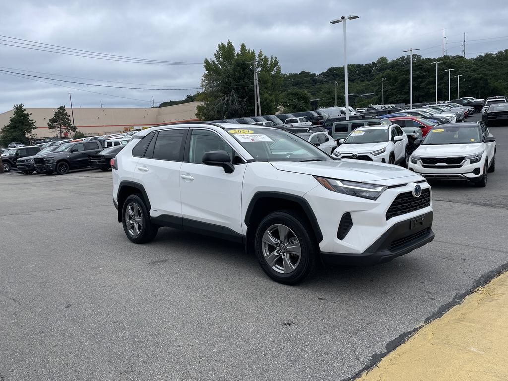 Used 2024 Toyota RAV4 LE AWD/4WD image 6