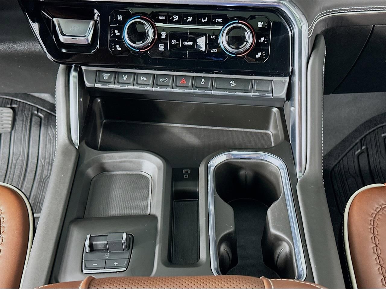 Used 2024 GMC Sierra 3500 Denali Ultimate image 42