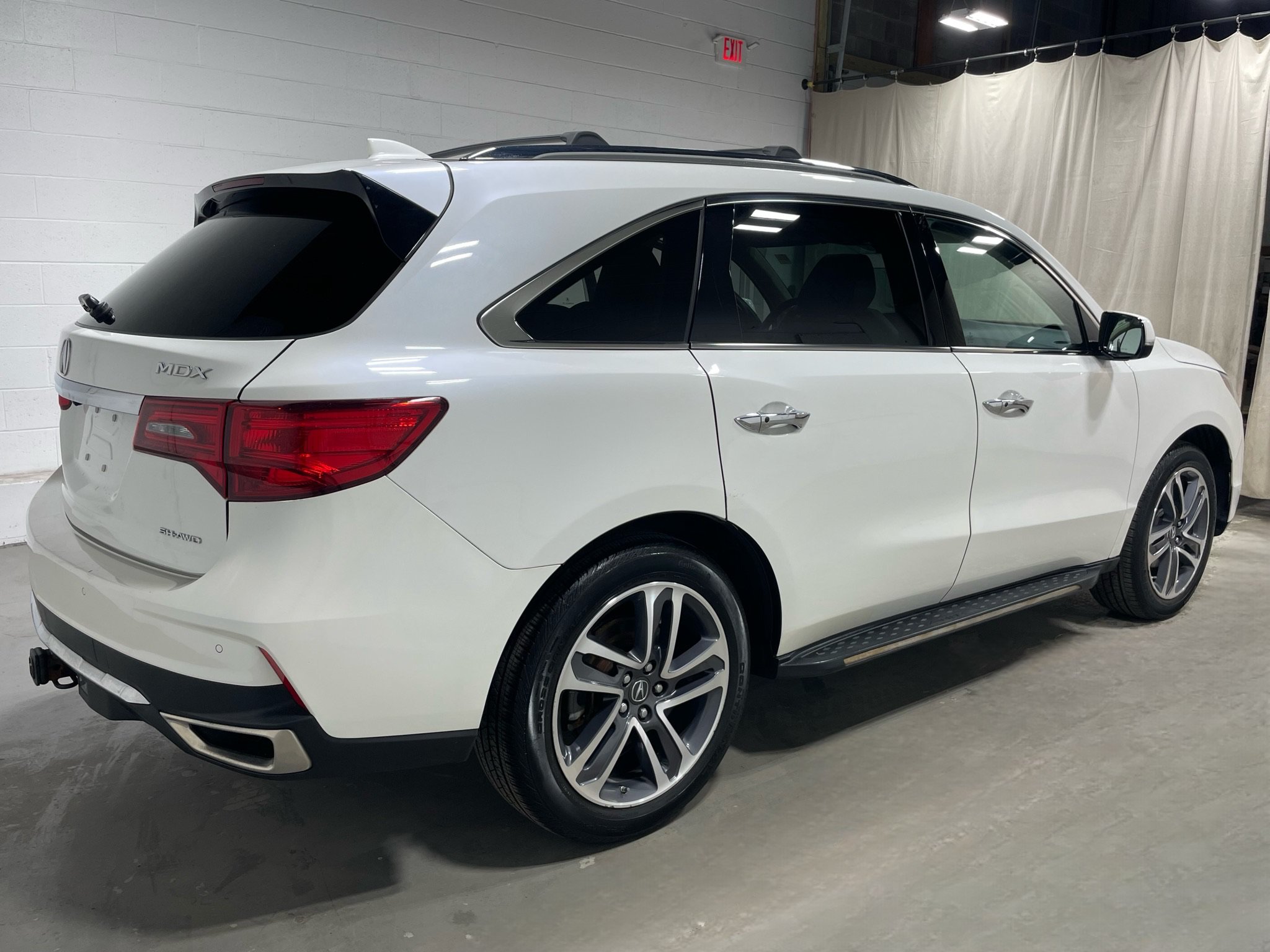 Used 2018 Acura MDX w/ Advance & Entertainment AWD/4WD image 4