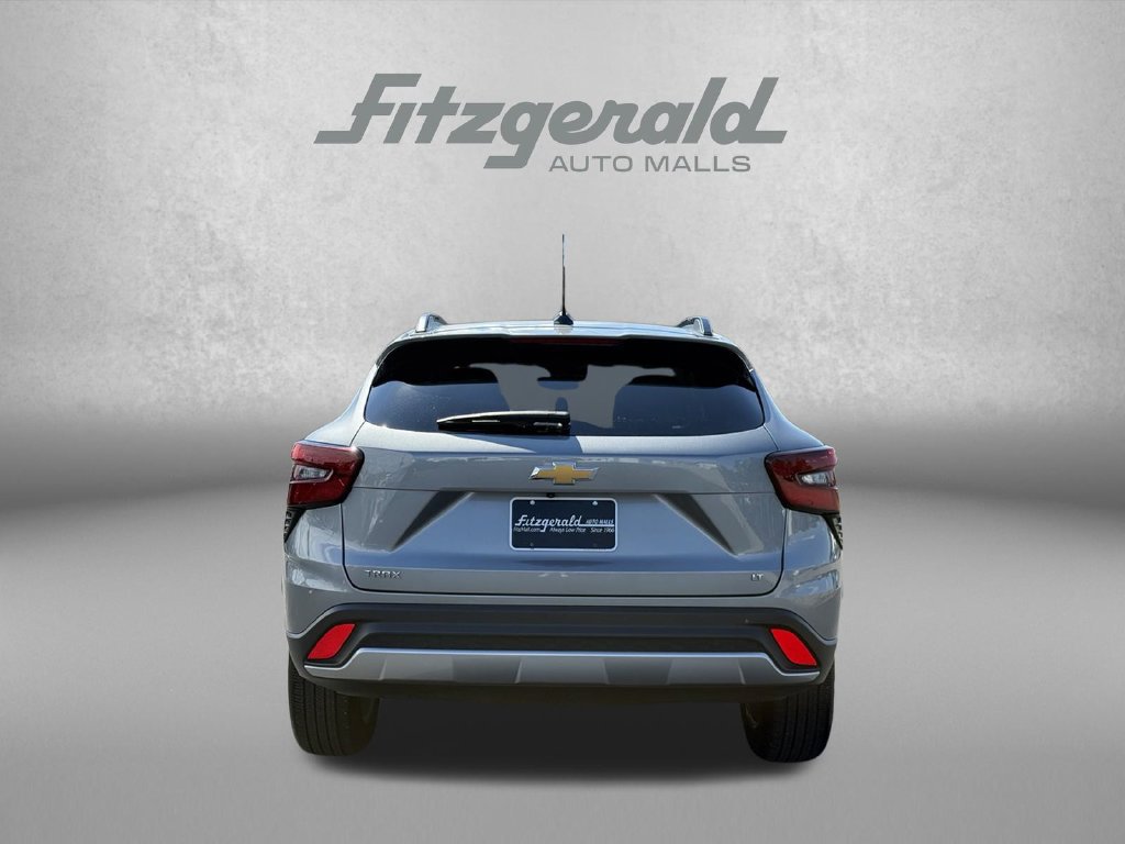 Used 2025 Chevrolet Trax LT FWD image 9