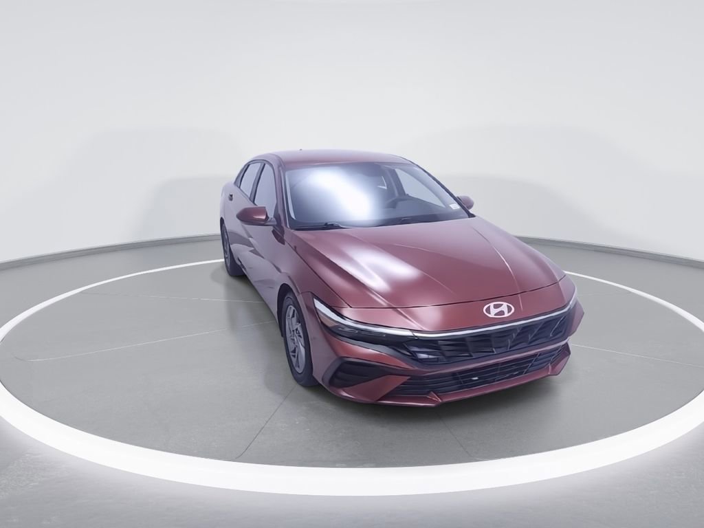 Used 2024 Hyundai Elantra SEL FWD image 3