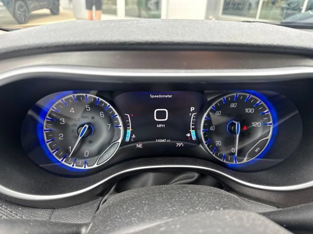 Used 2017 Chrysler Pacifica Limited FWD image 12