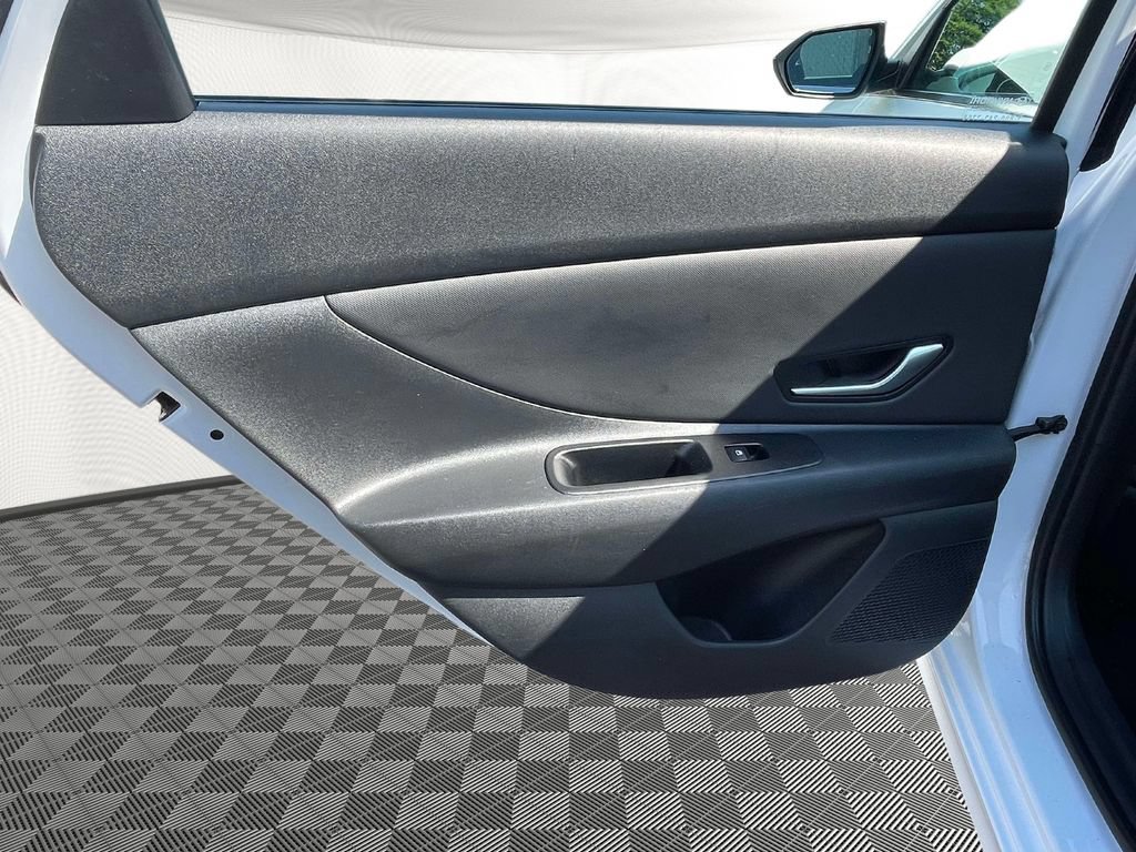 Used 2024 Hyundai Elantra SEL FWD image 13
