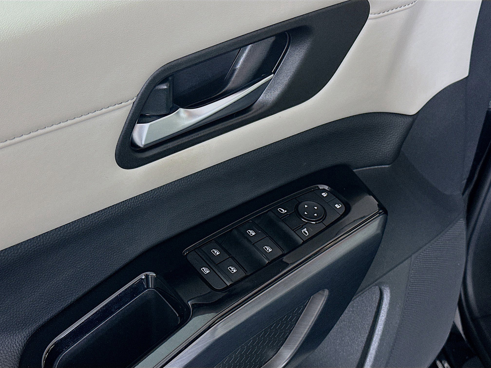 Used 2023 Nissan Pathfinder SL image 15