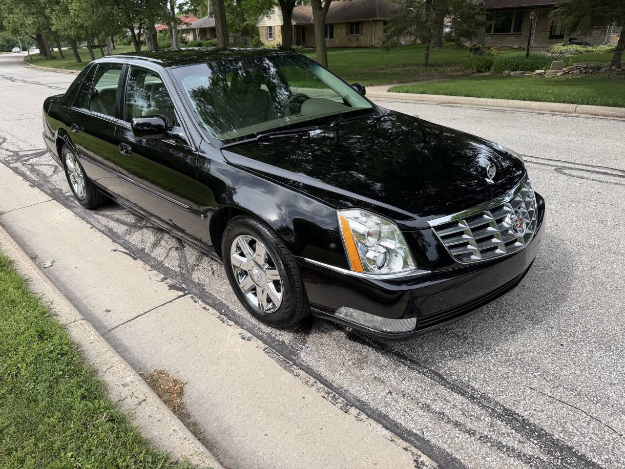 Used 2006 Cadillac DTS w/ Trunk Convenience Package FWD image 7