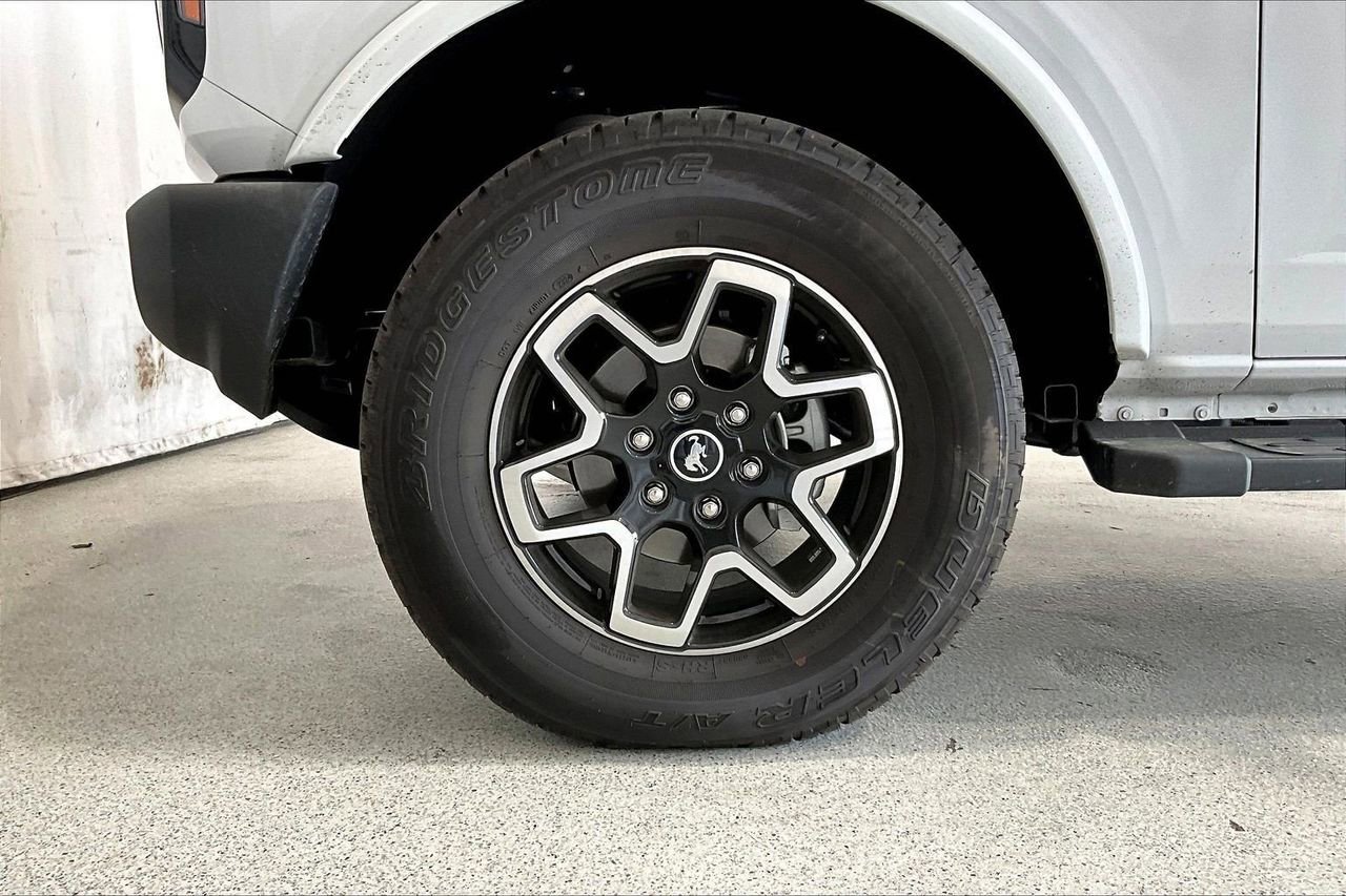 Used 2024 Ford Bronco Outer Banks image 6