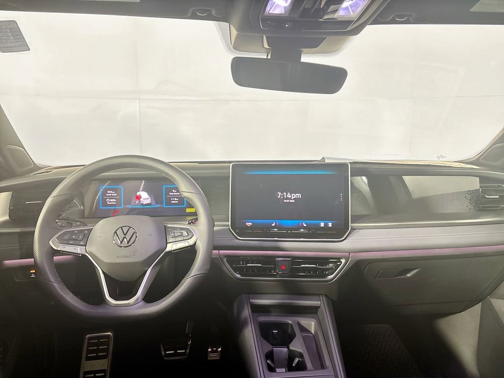 New 2025 Volkswagen Tiguan SE R-Line image 12