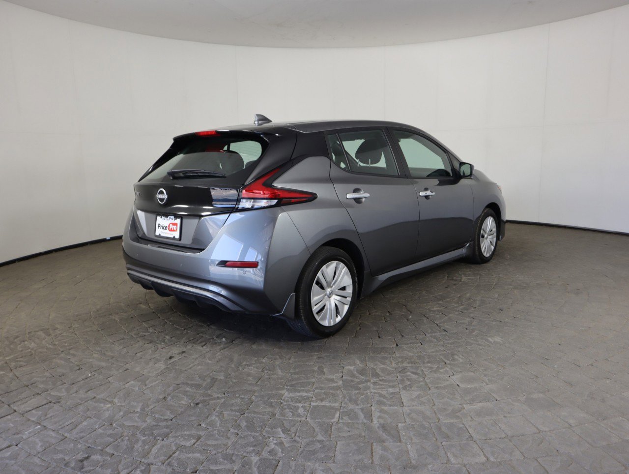 Used 2025 Nissan Leaf S image 4