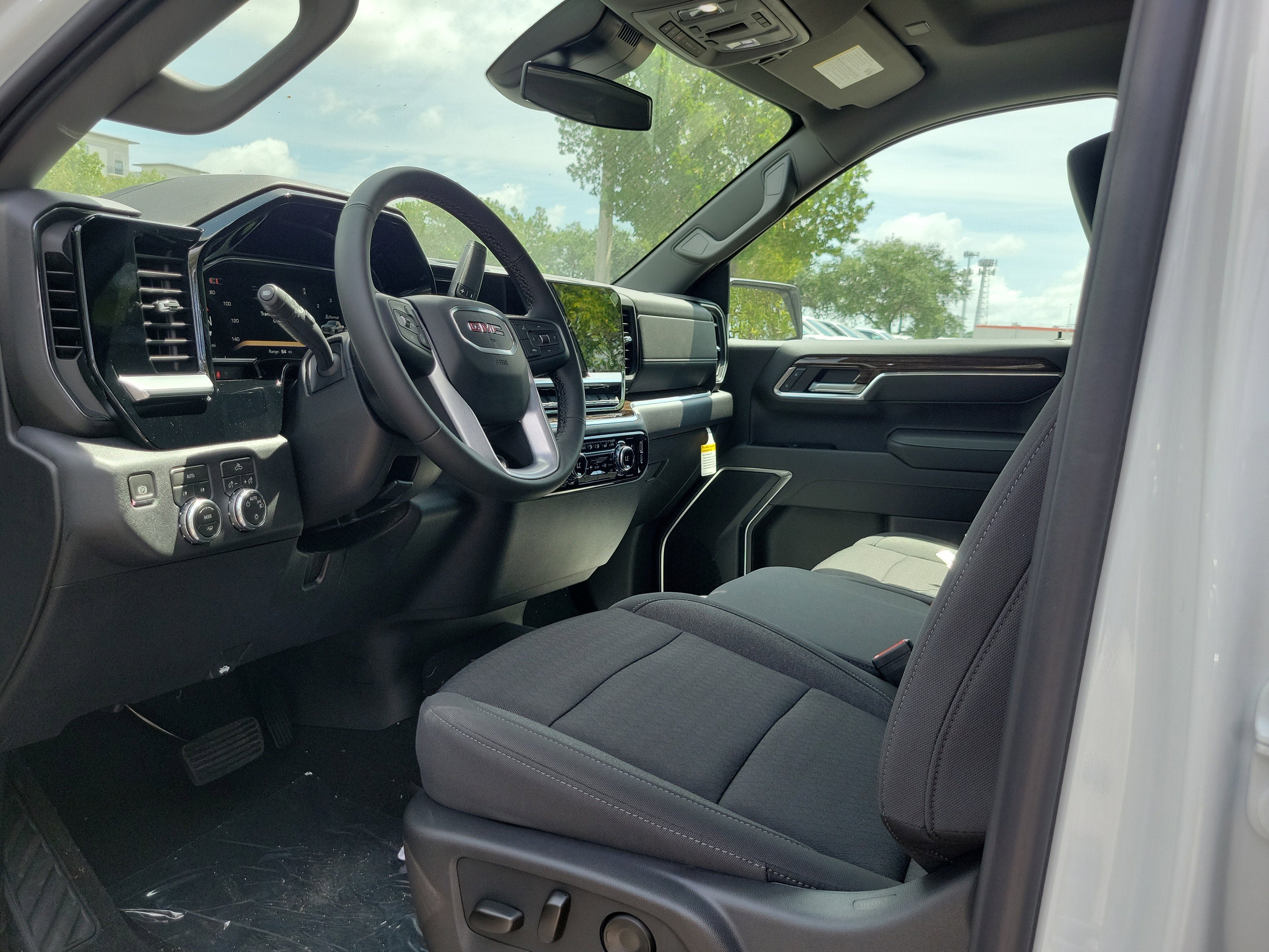 New 2026 GMC Sierra 1500 SLE w/ Preferred Package AWD/4WD image 7