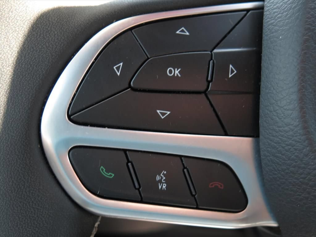 Used 2025 Chrysler Pacifica Select FWD image 13