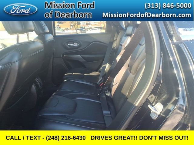 Used 2019 Jeep Cherokee Overland w/ Technology Group AWD/4WD image 2
