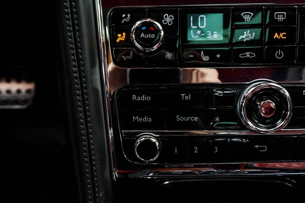 Used 2018 Bentley Mulsanne RWD image 31