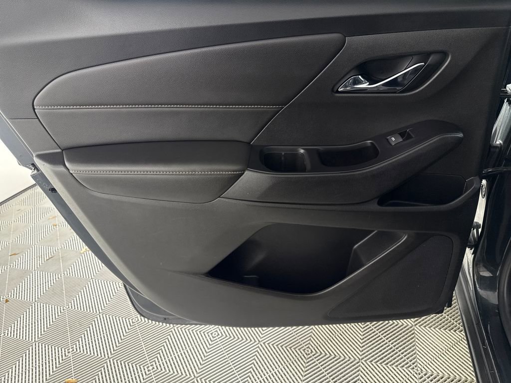 Used 2020 Chevrolet Traverse LT w/ Driver Confidence II Package FWD image 12