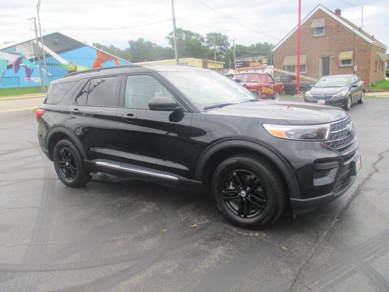 Used 2024 Ford Explorer XLT image 9