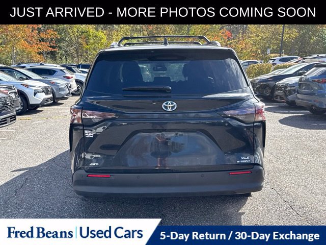 Used 2024 Toyota Sienna XLE w/ XLE Plus Package AWD/4WD image 7