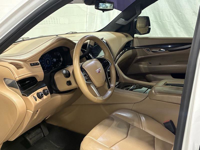 Used 2018 Cadillac Escalade Platinum AWD/4WD image 9