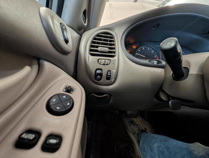 Used 2002 Oldsmobile Alero GL FWD image 37