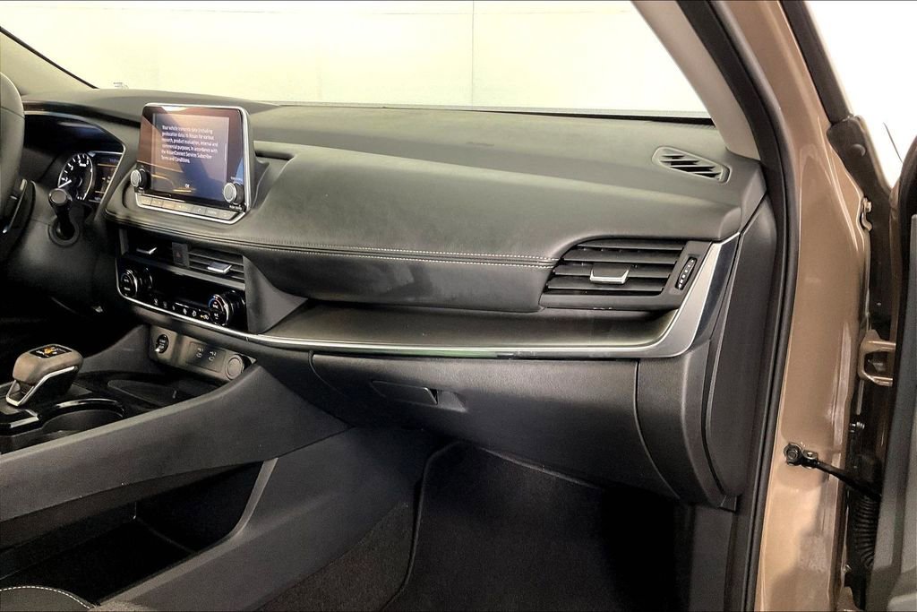 Used 2025 Nissan Rogue SV image 22