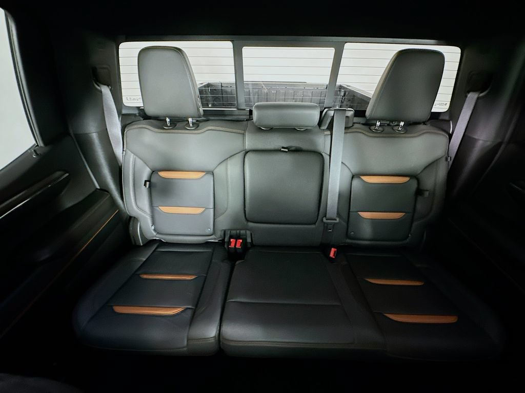 Used 2024 GMC Sierra 1500 AT4 w/ Technology Package AWD/4WD image 13