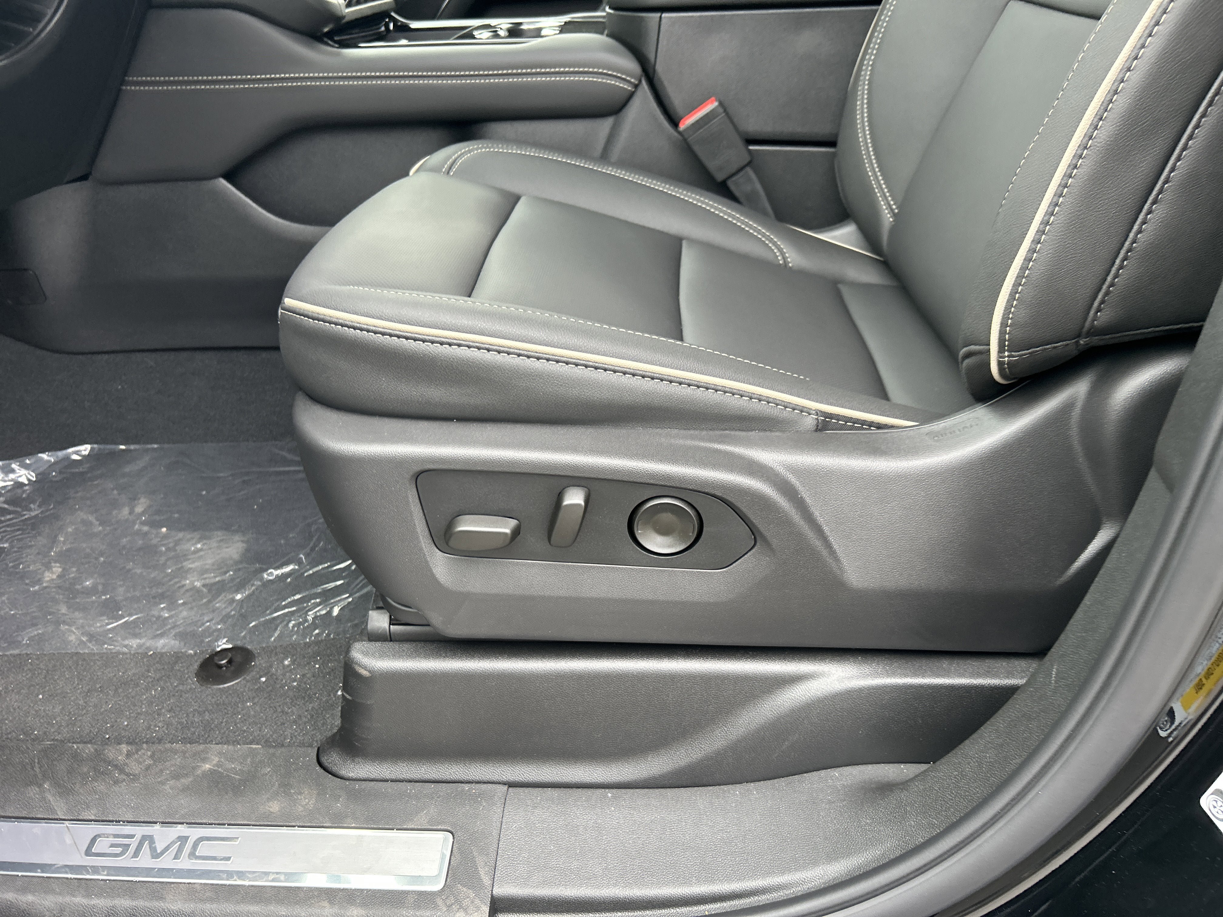 New 2026 GMC Yukon Elevation AWD/4WD image 22