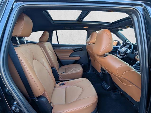 Used 2023 Toyota Highlander Platinum image 21