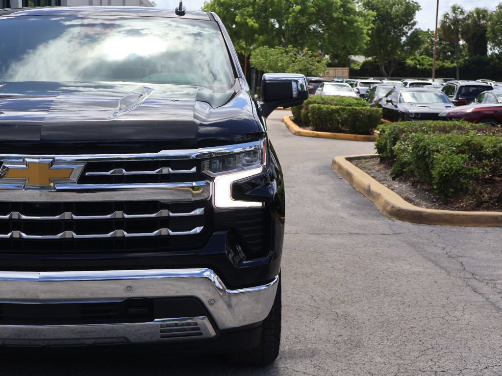 Used 2023 Chevrolet Silverado 1500 LTZ RWD image 15