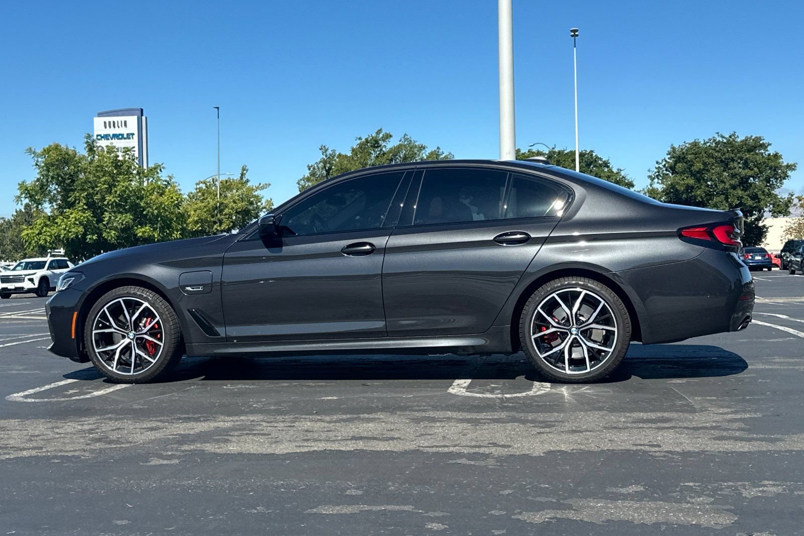 Used 2023 BMW 530e w/ M Sport Package RWD image 7