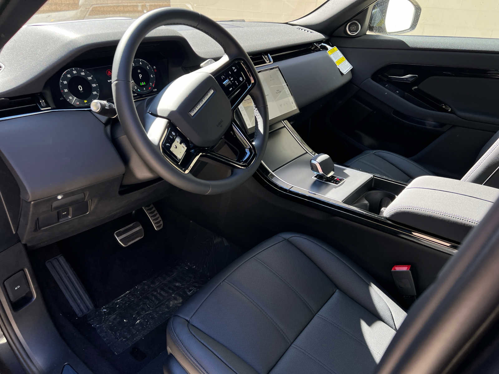 Used 2025 Land Rover Range Rover Evoque Dynamic SE image 12