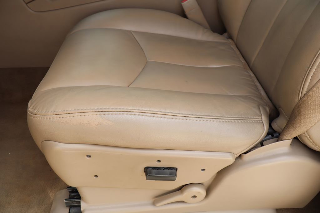 Used 2006 Chevrolet Silverado 2500 LT w/ Heavy-Duty Power Package image 21