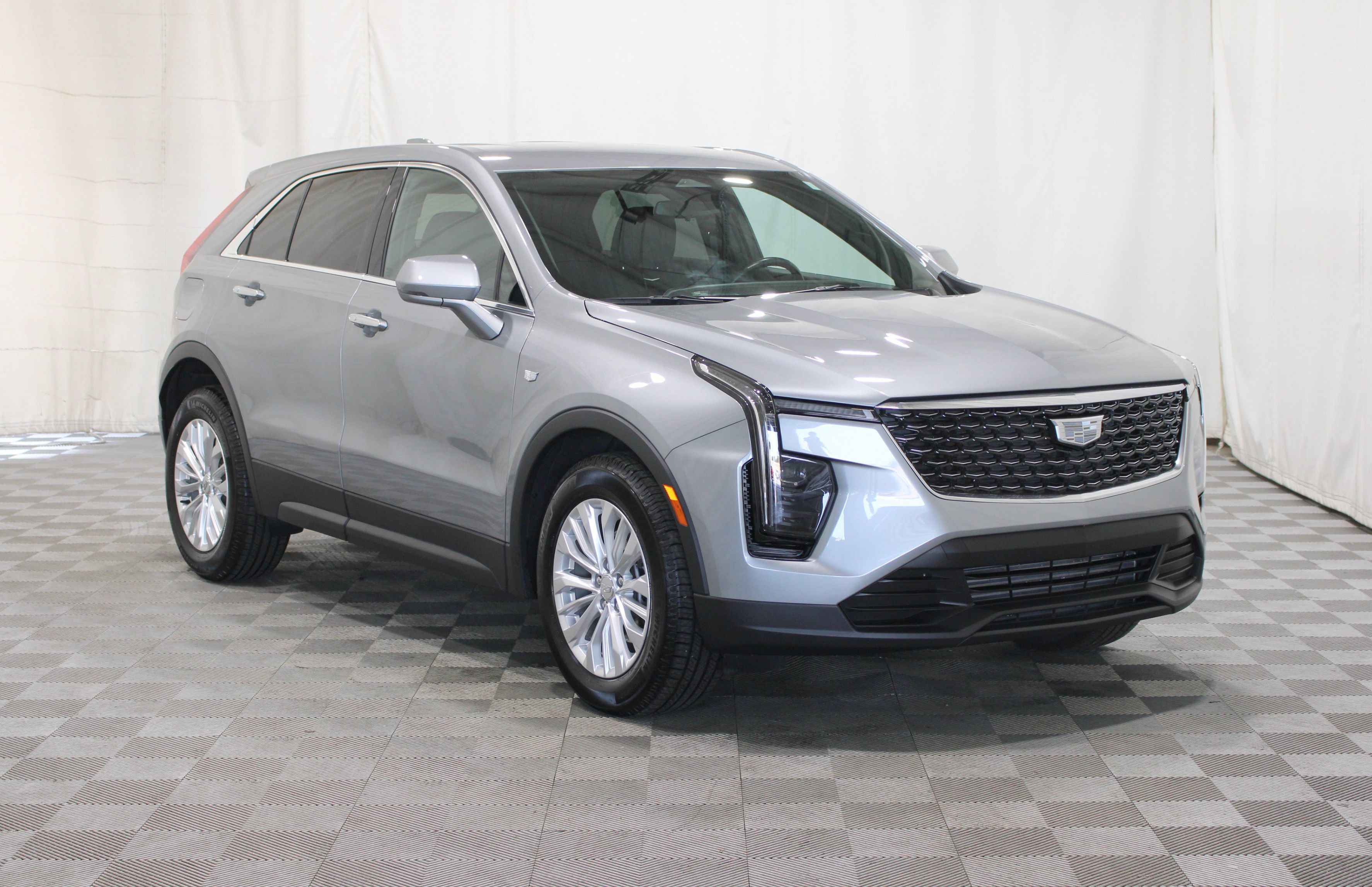 Certified 2024 Cadillac XT4 Luxury w/ Cold Weather Package FWD image 1